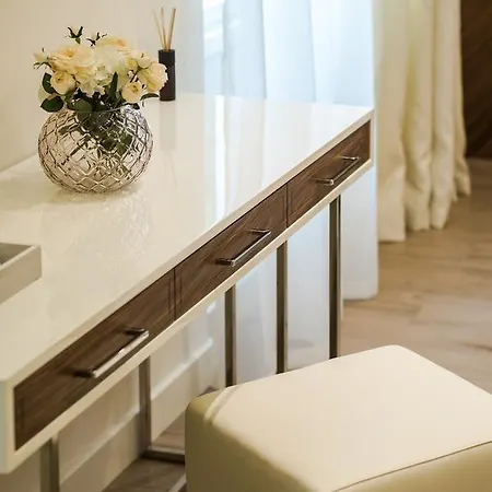 Miraval Luxury Frühstückspension