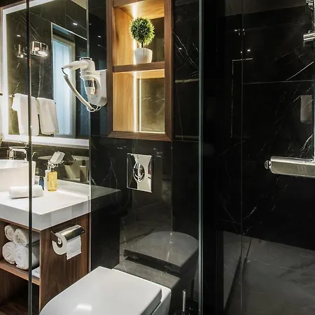 Miraval Luxury Couette-café 4*