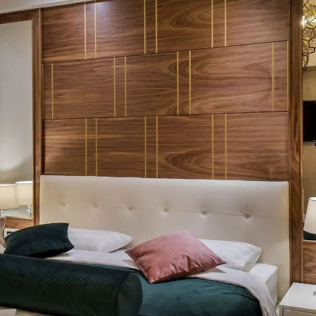 Miraval Luxury Couette-café 4*