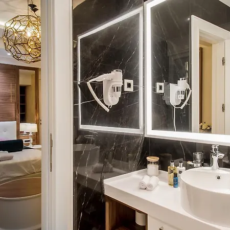 Couette-café Miraval Luxury 4*