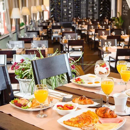 Couette-café Miraval Luxury 4*